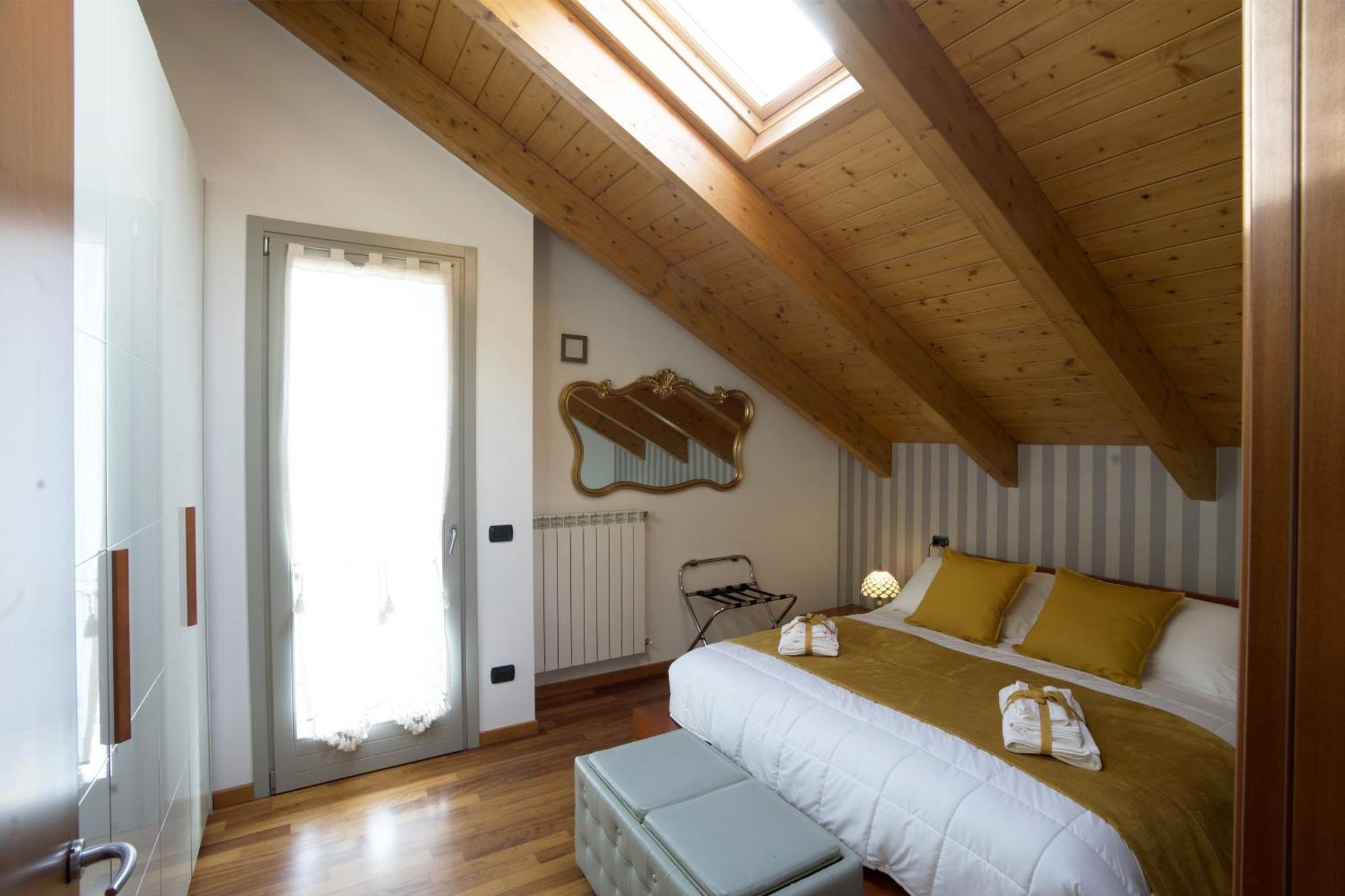 Cozy Apartment With View - Laghi E Sentieri - Dolzago Esterno foto